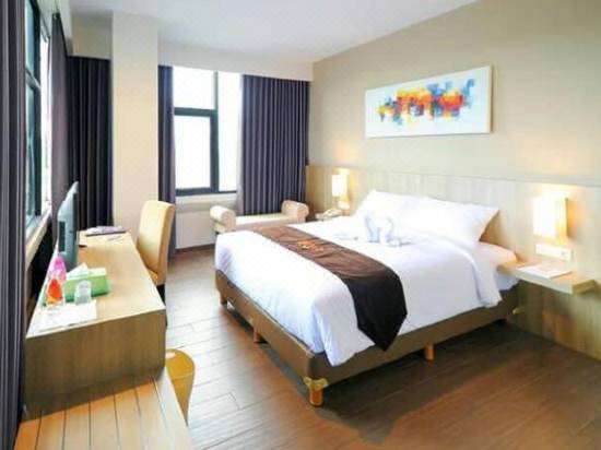 news hotel
